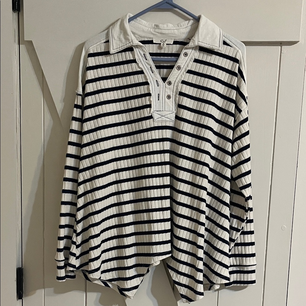 Easel tunic top. Navy & cream striped.size small.EUC